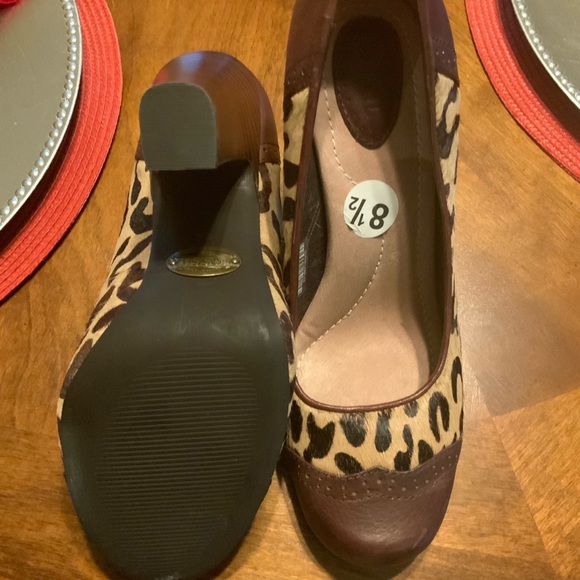 Fossil Heals Animal Print Leather Brand New - Picture 3 of 3